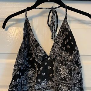Tie back halter
